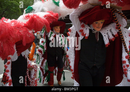 Cinco de Mayo Parade di New York su Central Park West Foto Stock