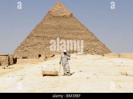 Piramidi di Giza, Necropoli di Giza confinanti con che cosa ora è El Giza, Cairo , Egitto Foto Stock