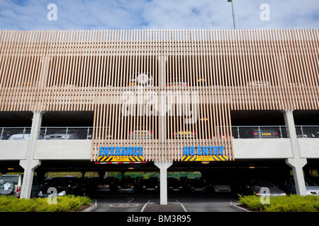 A quattro piani Multi-Storey Parcheggio Auto Foto Stock