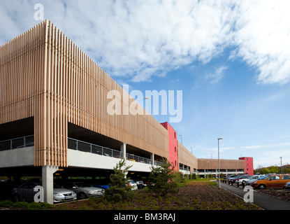 A quattro piani Multi-Storey Parcheggio Auto Foto Stock