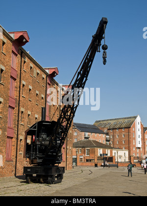 Vecchia gru a vapore su Gloucester Dock Storico Waterfront England Regno Unito Foto Stock