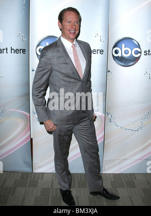 CARSON KRESSLEY DISNEY ABC TELEVISION GROUP ESTATE PREMERE GIUNCATA BURBANK LOS ANGELES CA 15 Maggio 2010 Foto Stock