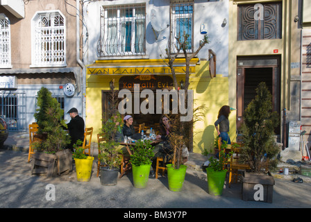 Cafe Beyoglu district Istanbul Turchia Europa Foto Stock