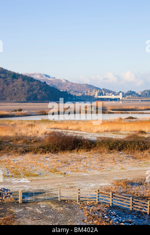 Conwy, Galles del Nord, Regno Unito. Vista su Conwy RSPB riserva lagune costiere e habitat prativi da Afon Conwy estuario del fiume Foto Stock