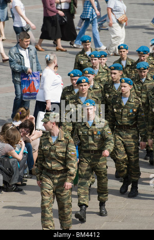 Commandos russi nel centro di Mosca durante un celebrando la vittoria del giorno Foto Stock