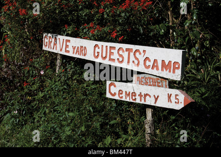 Segno di camp site lungo il sentiero Kokoda, Papua Nuova Guinea Foto Stock