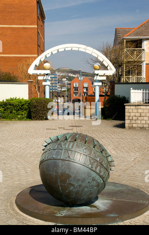 Public Art marine a piedi swansea maritime quarter swansea South wales uk Foto Stock