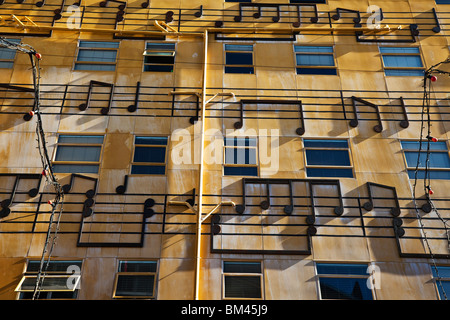 Arte Urbana decora un edificio in Piazza Sol su Struthers Street. Christchurch, Canterbury, Isola del Sud, Nuova Zelanda Foto Stock