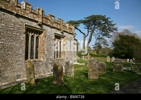 Chiesa Stinsford. In questo sagrato il cuore di Thomas Hardy fu sepolto. Le sue ceneri riposano nel poeta's Corner a Westminster Abbey Foto Stock