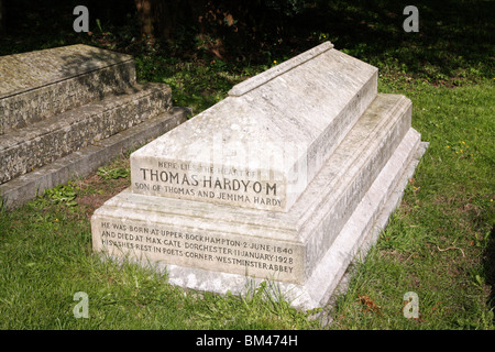 Tomba di Stinsford sagrato dove il cuore di Thomas Hardy fu sepolto. Le sue ceneri sono in Poet's Corner a Westminster Abbey Foto Stock