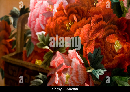 Ricamo colorato della peonia in Cina Foto Stock
