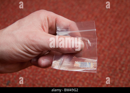 Sacchetto di carta per blotting acida TRIPS impregnata con il farmaco L.S.D. LSD Foto Stock