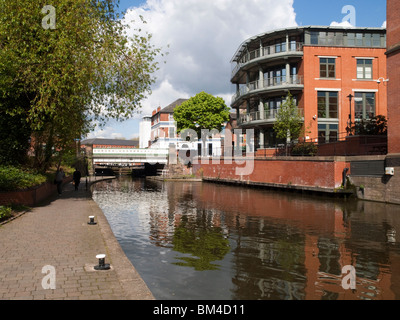 Il canale in esecuzione attraverso il centro citta' di Nottingham, Nottinghamshire REGNO UNITO Inghilterra Foto Stock
