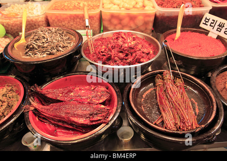 Tradizionale cibo Coreano, Mercato Gyeongdong, Seoul, Corea del Sud, Asia Foto Stock