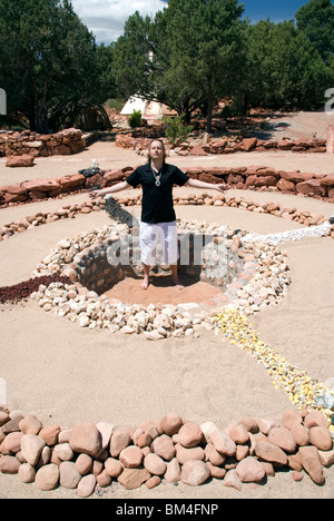 Ruota di Medicina sciamanica circle healing earth vortice di energia sito sacro con Brian psichica Sedona in Arizona USA Foto Stock