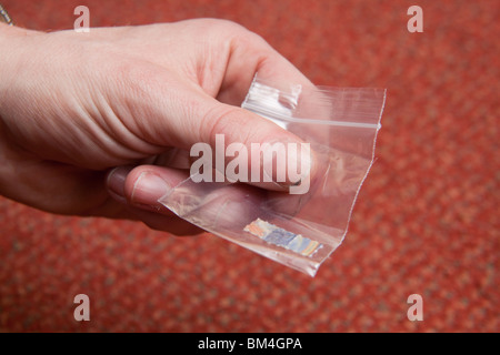 Sacchetto di carta per blotting acida TRIPS impregnata con il farmaco L.S.D. LSD Foto Stock