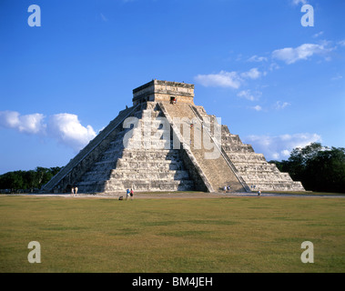 Tempio di Kukulkan, Chichen Itza, la penisola dello Yucatan, stato dello Yucatan, Messico Foto Stock