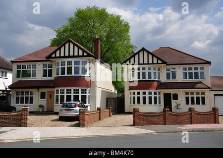 Scena di strada, Sud Drive, Ruislip, London Borough of Hillingdon, Greater London, England, Regno Unito Foto Stock