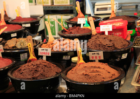 Tradizionale cibo Coreano, Mercato Gyeongdong, Seoul, Corea del Sud, Asia Foto Stock