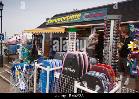 Regno Unito, Inghilterra, Devon, Woolacombe, economia turistica, beach shop dei materiali di consumo Foto Stock