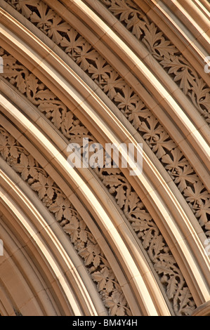 Dettagli architettonici che circonda l'entrata di Manchester Town Hall,Albert Square,Manchester, Inghilterra. Foto Stock