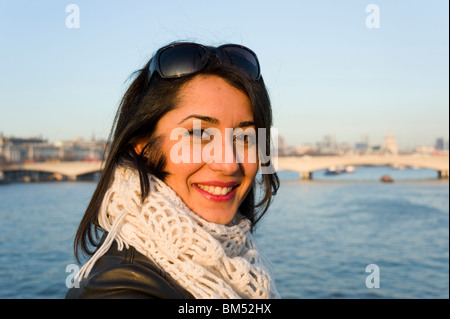 Ritratto di giovane donna turca in London, England, Regno Unito Foto Stock