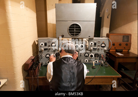 Modello di radio operatore in The Churchill War Rooms Museum, London, England, Regno Unito Foto Stock