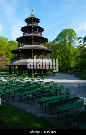 Chinesischer Turm in Englischer Garten Monaco di Baviera, Germania Foto Stock