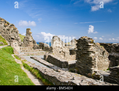 Il castello di Tintagel in Cornovaglia, Inghilterra, supposta posizione di Re Artù di Camelot Foto Stock