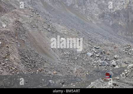 La scala della frana a Attabad che blocchi la Karakoram Highway, Hunza, Pakistan Foto Stock