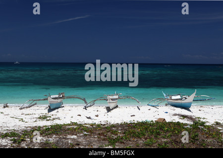 Una spiaggia locale nel nord dell isola di Malapascua, una piccola isola nella regione di Visayas nelle Filippine Foto Stock