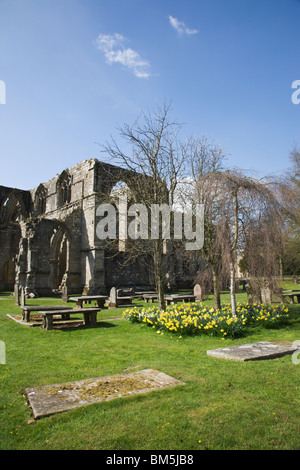 "Bolton Abbey' visto dal cimitero, North Yorkshire, Inghilterra. Foto Stock