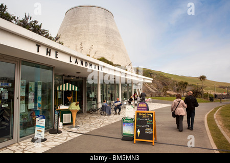 Regno Unito, Inghilterra, Devon, Ilfracombe, Promenade, Landmark Theater e il Centro di Informazioni Turistiche Foto Stock