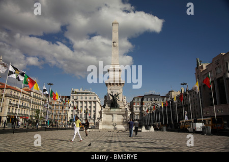 Obelisco sulla Piazza Praça dos Restauradores a Lisbona, Portogallo, Europa Foto Stock