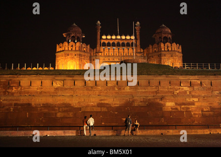 Tempo di notte vista di fronte del Red Fort di Delhi, India. Foto Stock