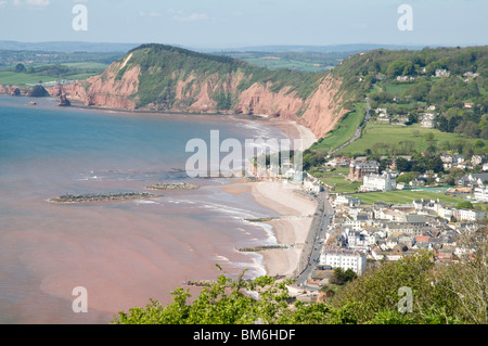 Guardando ad ovest attraverso Sidmouth, Devon, da Salcombe Hill, con un picco di collina nella distanza Foto Stock