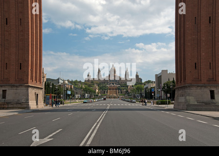 Vista verso palazzo Montjuic e il parco Montjuic, Barcellona, Spagna Foto Stock