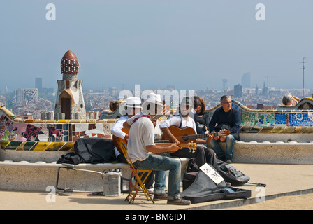 Parco Guell e panoramica della città di Barcellona Foto Stock