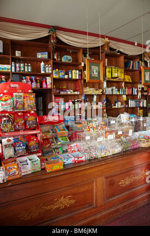 All'interno di Browns Village Store ( 1843 ), Evandale, vicino al Launceston, nel nord della Tasmania, Australia Foto Stock