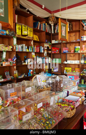 All'interno di Browns Village Store ( 1843 ), Evandale, vicino al Launceston, nel nord della Tasmania, Australia Foto Stock