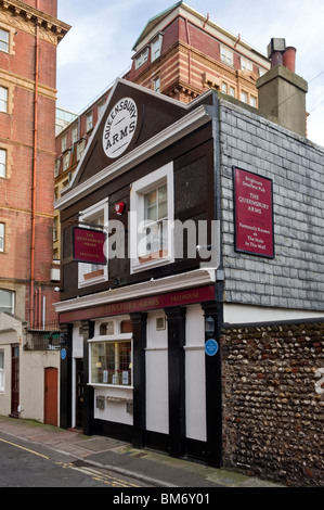 Bracci di Liverpool un locale back street public house la fama di essere il più piccolo pub in Brighton Foto Stock