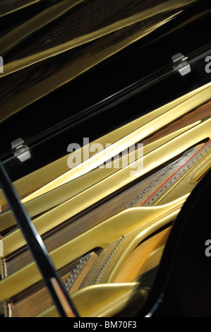 All'interno di un pianoforte. Una foto da vicino, colore naturale Foto Stock