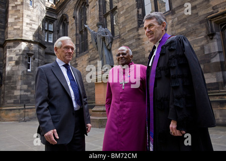 L'arcivescovo Desmond Tutu assiste il 2009 assemblea generale della Chiesa di Scozia. Foto Stock