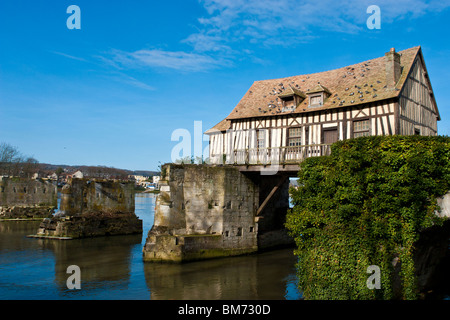Il vecchio mulino sul fiume Senna a Vernon, Eure, Francia Foto Stock