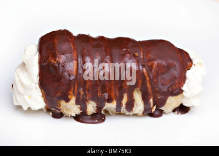 Rotolo con la panna montata e cioccolato Foto Stock