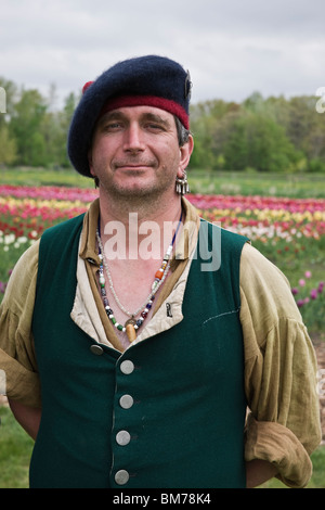 Un ritratto di un colono olandese del XVIII secolo in costume tradizionale durante una fiera commerciale negli Stati Uniti ad alta risoluzione Foto Stock