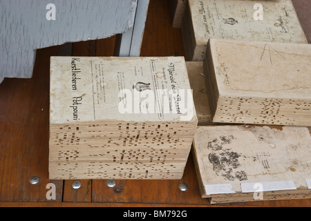 Antico libro di musica perforata per organi di strada di Amsterdam in Olanda Michigan negli Stati Uniti nessuno orizzontale ad alta risoluzione Foto Stock