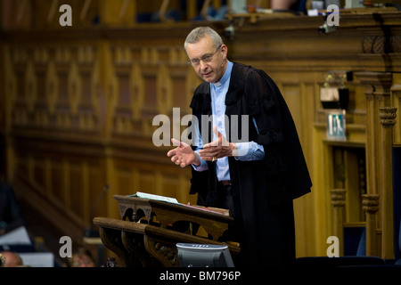 Il moderatore, il diritto Don Giovanni Christie, parlando durante l Assemblea Generale della Chiesa di Scozia 2010. Foto Stock