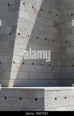 Dettaglio di una mensola e di un muro di pietra Foto Stock