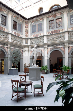 La lobby e il ricevimento presso il nuovo Four Seasons hotel a Firenze, Italia Foto Stock